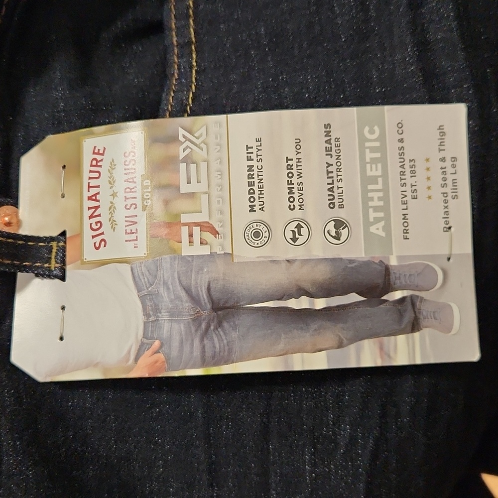 Brand New Signature by Levi Strauss & Co. Gold Label Men's Athletic Fit Jean - Picture 2 of 3